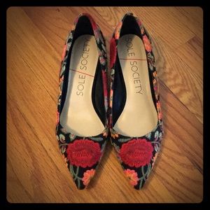 Sole Society kitten heel embroidered shoes